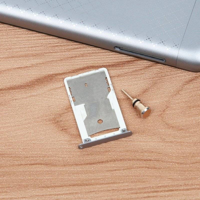 Metal Dust Plug with Card Retrieve Feature